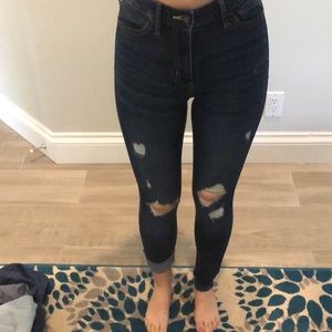 Dark wash hollister highrise jeans!!